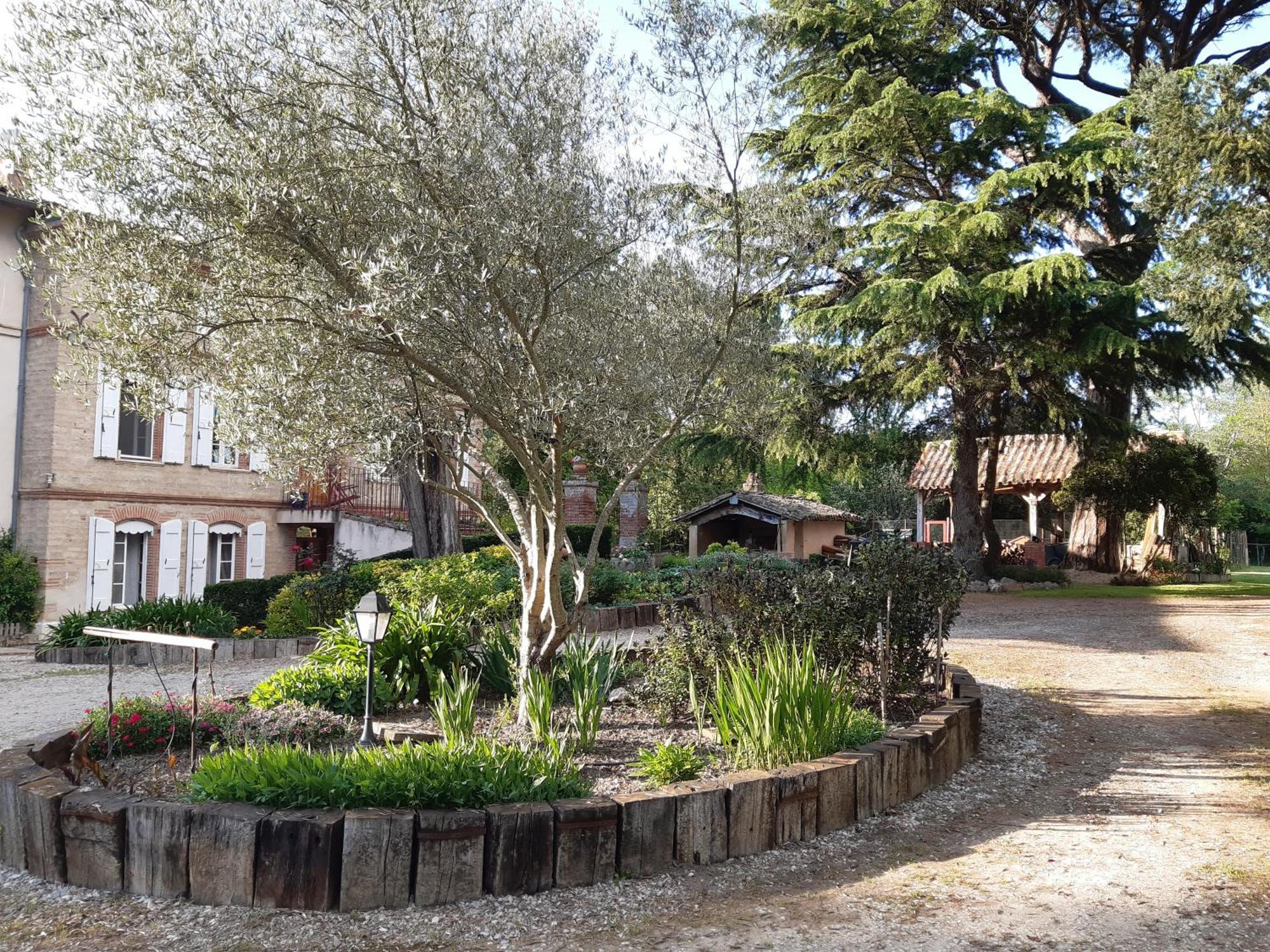 Отель Le Logis Saint Victor Coufouleux Экстерьер фото
